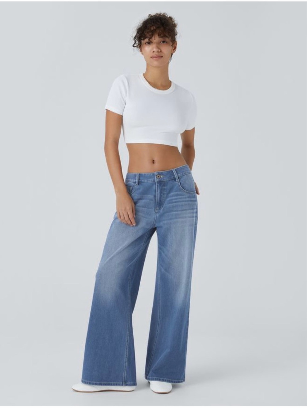 Halara Med Reg light wash denim jeans wide leg flair comfy stretch EUC so cute